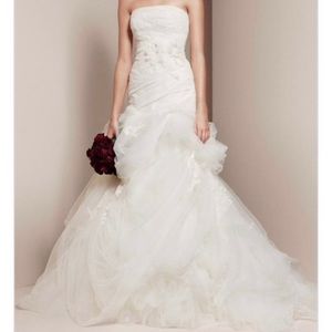 Vera Wang ivory fit and flare lace and tulle wedding dress VW351166